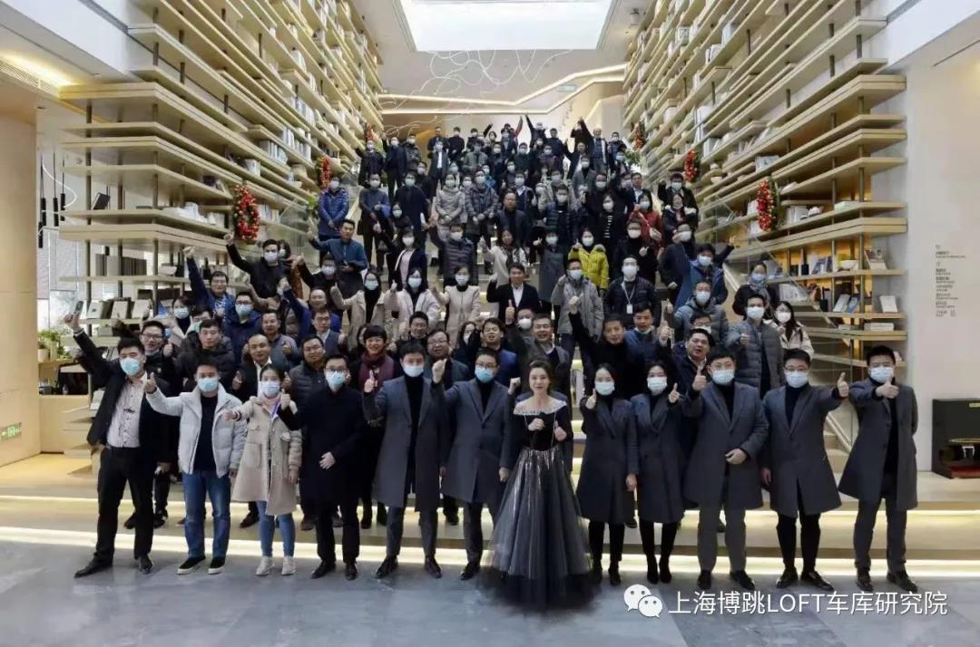 昆玉全国一百多人在华侨城汉口道6号参观研讨LOFT专利车库技术！